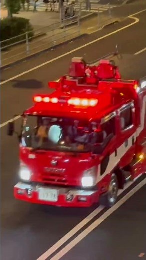 モーターサイレンと電子サイレンを両方とも使いこなし、緊急走行で周辺の車両に注意を促す！#東京消防庁 #消防車 #救助隊 #緊急走行