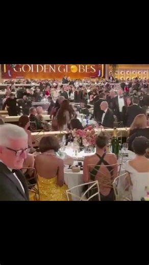 Jihyo and Lisa's Heartwarming Moment at Golden Globes