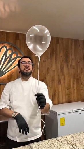 These edible helium balloons are desserts from the future! 😍 | MetDaan Cakes