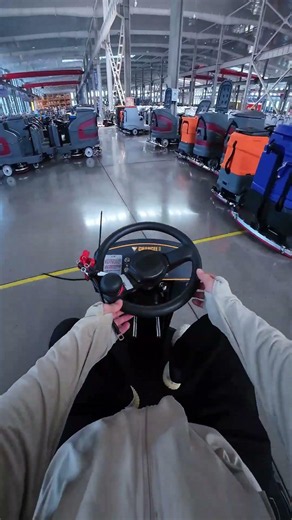 How Do Large Facilities Manage Daily Floor Cleaning? #shorts #youtubeshorts #floorscrubber