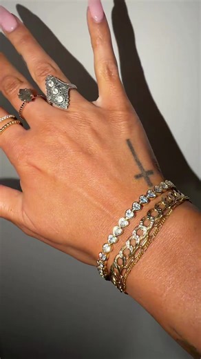 I love how this tennis bracelet gives just enough sparkle to feel fancy but still works for everyday wear. #tennisbracelet #everydayjewelry #classicglam #jewelryobsessed #braceletstack