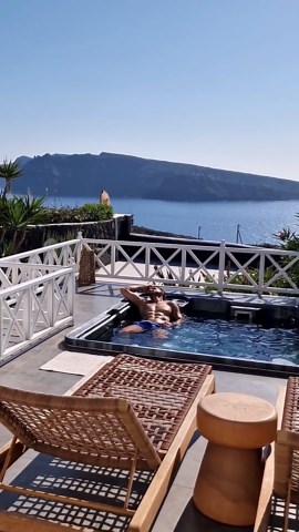 Nicolas Buton I Travel and Brands content creator 📍 Paris 🇨🇵 on Instagram: "Production Santorini 2023! Vidéos réalisées à Santorini en Grèce pour @oiasunsetvillas @bestgreekhotels et @inderwear @escollectionofficial .📸🎥🥰♥️ Vous pouvez réserver vos séances photos/vidéos ( modèles ou photographes ). Et n'oubliez pas que je suis coach sportif et masseur !! Alors n'hésitez pas. 🤗💪🏻. Book: www.niclas.book.fr 📸 photographe @samuelartman 💪🏻 modèle @niclas_modele @niclas_travel @coach_in