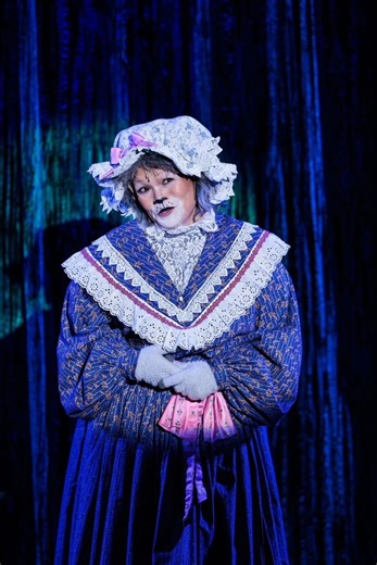 Ma Otter is coming 𝑶𝒖𝒕 𝒐𝒇 𝒕𝒉𝒆 𝑩𝒐𝒙 here at OFC Creations Theatre Center!🫶👏 Last few days to catch the phenomenal Vivian Bayubay McLaughlin shine as Ma “Alice” Otter in Emmet Otter’s Jug-Band Christmas🦦🪕 . . . #outofthebox #emmetotter #fyp #theatre | OFC Creations Theatre Center