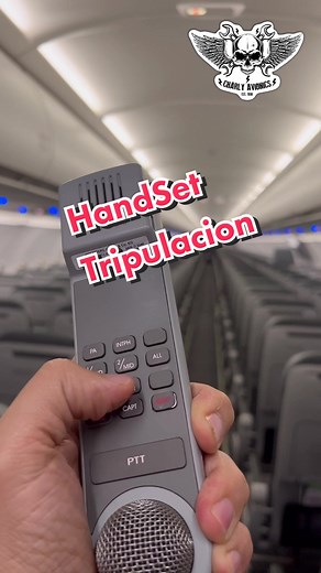 Altavoz e intercomunicador en cabina #volar #vuelo #aircarft #fypシ゚viral #fyp #viaje #mecanicodeaviacion #pilot #foryou #flightattendant #tripulantedecabina #handset