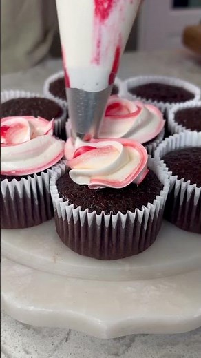How to Make Marble Swirl Cupcakes - Gorgeous Frosting Technique