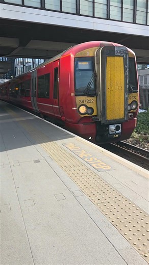 Just passing! #gatwickexpress #gatwick #train #explore #travel #stationnation #trainspotting #rail
