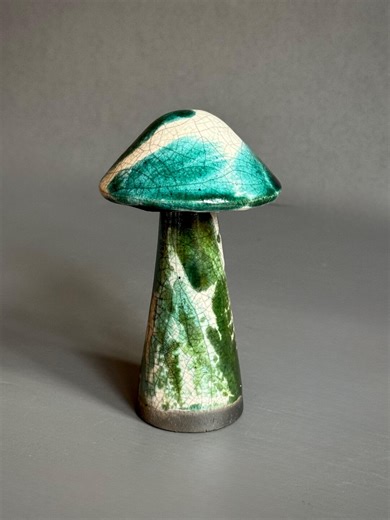 Raku-gebrannte Keramik, glänzendes metallisches Kupfergrün & weiße Krakelee, glasiert, magischer Pilz-Toadstool ~ handgemachte Keramikdekoration - Etsy.de