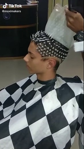 Rate this Frosted Tips Hairstyle 1-10 🔥