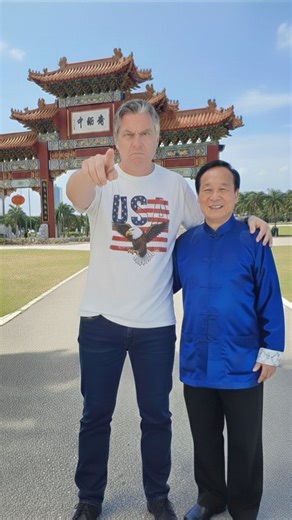 David Abadi on Instagram: "¿Deberíamos volver a hacer el monumento ALLÍ?🧐 #china #panamá #fyp #monumento #geopolitics"