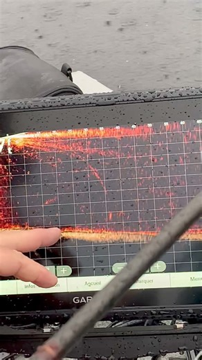 Rémi Aubin démonstration avec la sonde Panoptix Garmin Marine . Je suis en mode vision avant technique au lancé. Voyez l’action en temps réel qui se déroule sous vos yeux. Possible aussi d’utiliser cette technologie derrière votre bateau pour la traîne à basse vitesse. La pêche à la traîne peut se faire à condition que votre leurre demeure dans votre faisceau de lecture à l’arrière du bateau. Pour plus d’informations passez voir notre équipe de passionnés pour les meilleurs conseils afin de fair