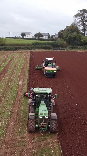 Team work = dream work @tommay28 #farming #uk #8rx #foryou #trending #biggreentractor #fendt #fendtpower