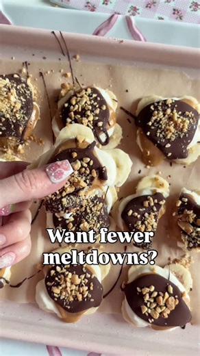 Comment “Snacks” to get the exact snack recipes that changed my kids behavior from totally falling apart to being more regulated and happy! So many of the afternoon struggles we deal with don’t start with behavior — they start with hunger. When snacks are mostly sugar or carbs, it’s a quick spike and crash… and then we’re all paying for it. But when snacks have protein and real ingredients? Kids stay full longer, moods are steadier, and the day feels a whole lot calmer. You don’t need complicate