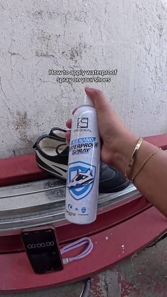 How to Effectively Apply Waterproof Spray on Shoes