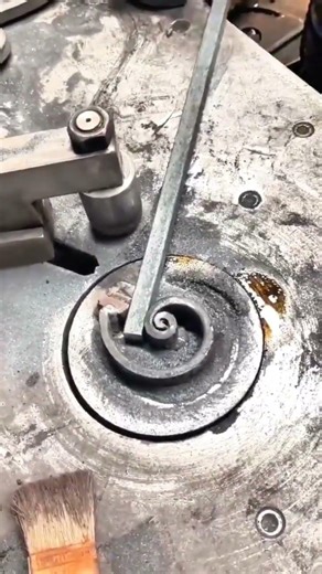Forming Spiral Pattern Wrought Iron Using a Machine
