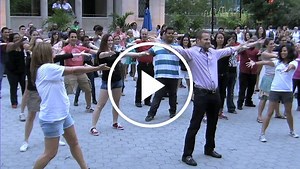Dancing and Proposing in Union Square