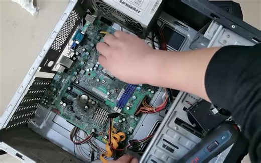 超低成本装电脑，十多年的废旧电脑中拆零件，能办公还能玩游戏。