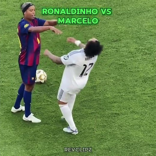 #ronaldinho pushes #marcelo ☠️🔥|| #elclasico #brazil #soccershorts #youtubeshorts #shorts