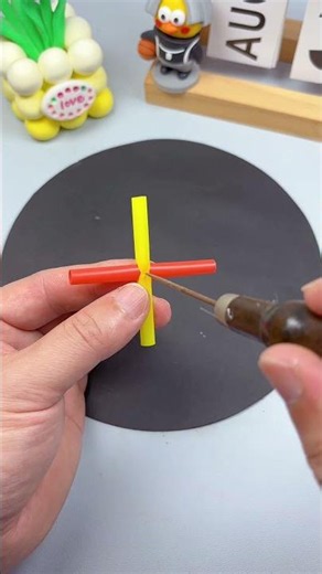 Simple Craft | Make a spinning pinwheel using a straw! #diy #crafts