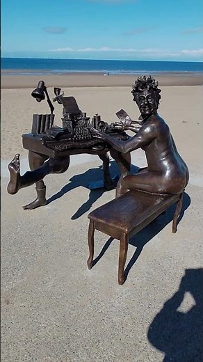 Fabulous Terry Jones MONTY PYTHON Statue #montypython #terryjones #cymru #pianoplayer #funnystatue