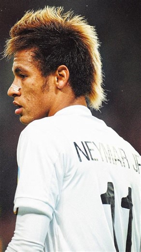 Kiit Niit on Instagram: "PRIME NEYMAR SPECTACLE IGNITES FANS! 🔥🇧🇷📹 Young Neymar at Santos unleashes electrifying wizardry—audacious dribbles, cheeky nutmegs shredding defenders, creative assists dropping jaws from age 17! Once-in-a-generation talent electrifies crowds, Beckham's heir apparent rising. Santos' teenage maestro redefined flair! ⚡🦟 #PrimeNeymar #SantosLegend #DribbleKing #OnceInAGen ✨"