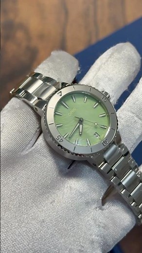 Oris Aquis Date 01 733 7770 4157-07 8 18 05P (Seafoam Green Mother-of-Pearl) Review