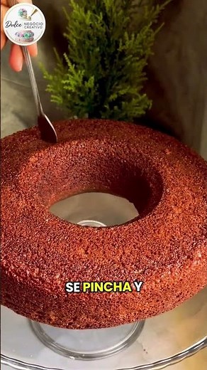 Pastel de chocolate fácil y esponjoso (todo en licuadora) #shorts #pasteldechocolate #chocolatecake