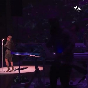 3.2K views · 65 reactions | ¿Habían visto este cover? 勞 Rihanna cantando 'New Person, Same Old Mistakes' de Tame Impala | MDM Música | Facebook