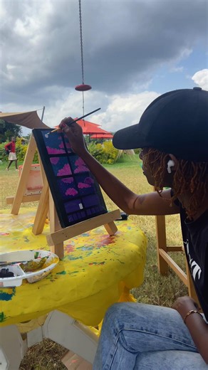 I make custom paintings, fashion prints and curate paint parties. #smallartists #fullartist #artist #painter #fulltimeartist