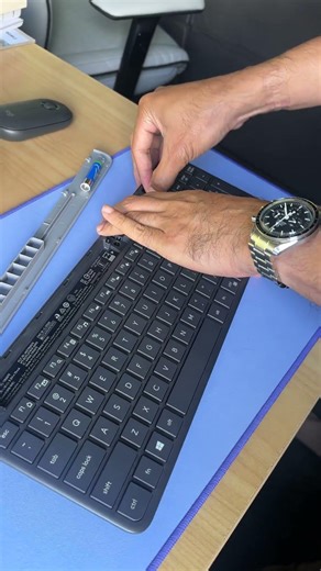 How to replace the batteries 🔋 on a Logi MK470 keyboard.