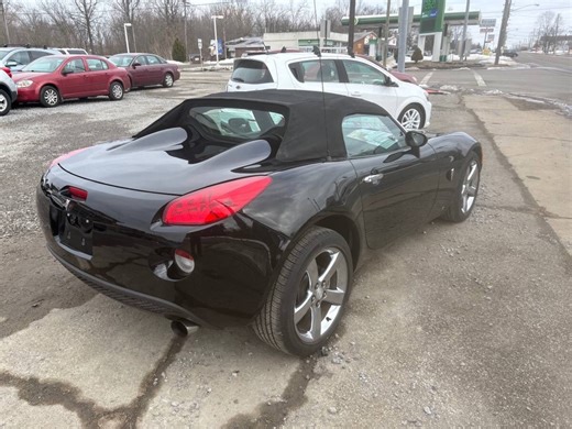 GeneralsMotors 🌀 | 2006 Pontiac Solstice •5999 obo •79k miles •5 speed 📍Youngstown,Ohio 👉 Craigslist.com*** post id: 7915405100 posted: about 19 hours... | Instagram