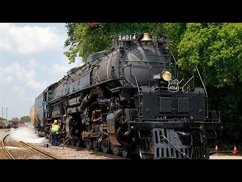 Train enthusiasts gather to see the world's largest steam engine, Big Boy 4014, in Milwaukee