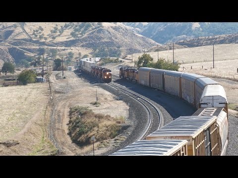 Tehachapi afternoon after the derailment in 4k - Manifest & intermodal w/ meets & trains in the hole