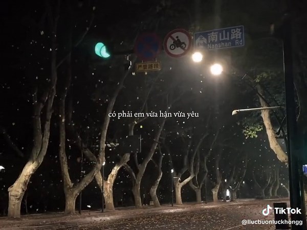 Video của aThw (@llucbuonluckhongg) với bản nhạc nhạc nền - Kay Châu Anh