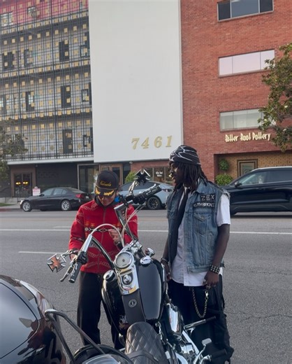 Stephanie Mandich on Instagram: "👉🏼👈🏼"