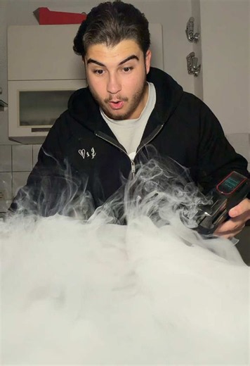 Sollen wir die Blase noch größer machen? #fyp #goviral #bubble #bubblemachine #viraltrend