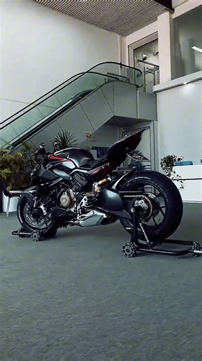 Nothing beats a brand new set of fairings 🔥👌 #motorcycle #bike #biker #motovlog #fyp