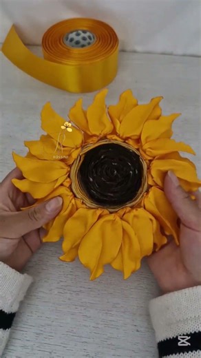 detalles eternos con girasoles 🥰🌻 #rossini #diy