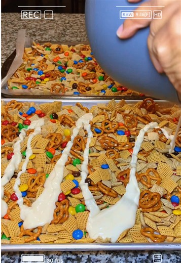 Delicious Holiday Chex Mix Recipe for Easy Entertaining