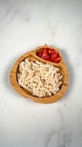 10-MINUTE LUNCH IDEA – Creamy Tuna Pasta! Ingredients (Makes 2 portions) • 100-120g pasta of choice • 80g canned tuna (preferably in olive oil) • 2 tablespoons cream cheese or ricotta cheese • Pasta water, as needed Method 1. Cook the pasta according to the instructions on the package. 2. Meanwhile, in a bowl, mix the tuna and cream cheese, adding pasta water gradually until the mixture becomes smooth and creamy. 3. Drain the pasta, reserving a little extra pasta water if needed. 4. Add the past