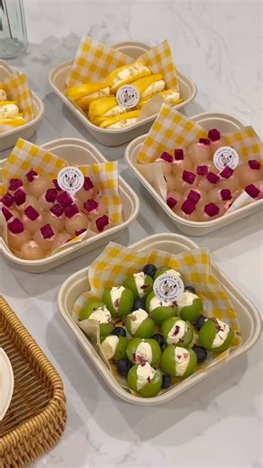 💛 Assorted Yogurt Bites — A Must-Try in Taiping! Four fruity flavours featured in the video: 💜 Grape | 💚 Melon | 🤍 Longan | 💛 Jackfruit …and we have even more flavors waiting for you! 😍 Made with 72-hour cold-extracted yogurt real fresh fruits — creamy, refreshing, and guilt-free. Since 2019, we’ve been a trusted Yogurt & Milk brand delivering quality & freshness. ✔️ Low-fat · No added sugar · No preservatives 📦 Cold-chain delivery across West Malaysia ( For cold extracted Yogurt Only ) (