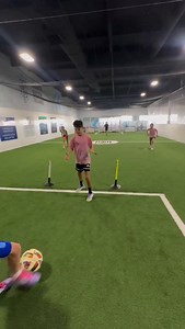 ⚽️Hola tengo un curso ONLINE para ser ENTRENADOR de FÚTBOL. ⚽️conceptos básicos, fundamentos técnicos básicos del fútbol formativo, sistema de juego y modelo juego. ⚽️táctica grupal o colectiva. ⚽️sistema de Entrenamientos mixto, analítico, funcional. ⚽️ataque convinado y ataque directo. ⚽️10 módulos Entrenamientos formativo 6 a 18 años. 🌎COMENTA INFORMACIÓN 🔥 📱Nuestro curso es ideal para:✅️ - Entrenadores principiantes que buscan mejorar sus habilidades - Entrenadores experimentados que dese