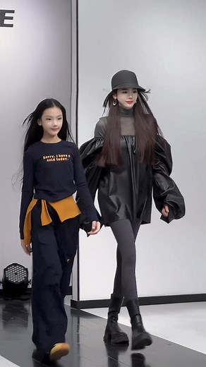 968K views · 24K reactions | 女孩子气质不重要那什么重要 #气质女孩 #少儿模特 #形体训练 #超模 #我的小超模 | Halo.inmo | Facebook