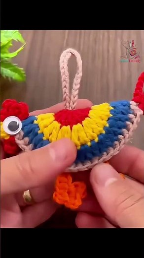 🐓 Learn to make this adorable crochet chicken keychain! #easycrochetpattern #crochettutorial