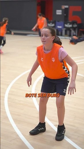 🏕️🎒 CAMPS AND SCHOOLS | Keep your head up, look ahead, bounce hard...| Valencia Basket #shorts