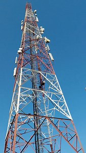 Yazza on Instagram: "Why Telecommunication towers are almost always painted in red and white #mast #telecommunication #engineering #engineeringstudent #explainervideo #airplane #structure"