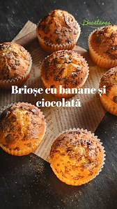 🍌🍫 Brioșe delicioase cu banane și ciocolată – un desert super rapid! 😍 Pufoase, aromate și gata în doar câțiva pași! 🧁✨Combinația de banane și ciocolată este irezistibilă! 🤤💛 Încearcă-le și spune-ne cum ți-au ieșit! 📸👇 ______________________ #Briose #briosecubanane #bananalover | Bucataras TV