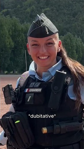 Elle est gendarme à Barcelonnette et elle vous présente sa brigade avec le sourire ! 😁 #gendarmerie