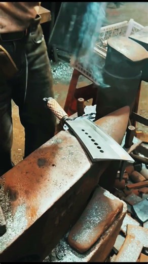 Forge vs. Factory: Dagger's Power Unveiled#knifemaking#knifeskills#knifeshorts#ultimate#tranding