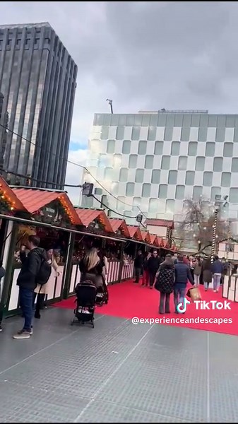 Madrid at Christmas 2025 🇪🇸🎄🎅 This December we booked a weekend away in Madrid to experience the festive season in Spain. There are several different types of Christmas markets spread throughout the city; traditional Spanish, commercial, food, Christmas gifts etc. We also managed to see a lot of Madrid travelling from market to market which added to our experience. We couldn’t recommend Madrid enough for a quick, easy, cheap little get away this Christmas to get into the festive spirit. 🇪🇸