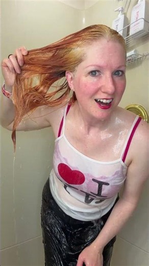 Live stream highlight - rinsing out my bleached hair - hair color reveal!